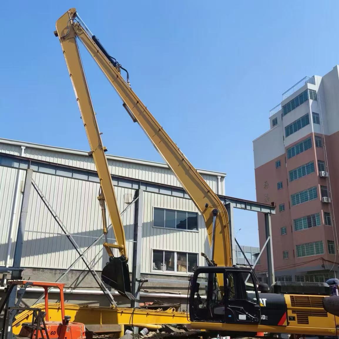 Экскаватор CAT326 с удлиненной стрелой, изготовленный на заказ, для дноуглубительных и фундаментных работ. Прямые поставки с завода.