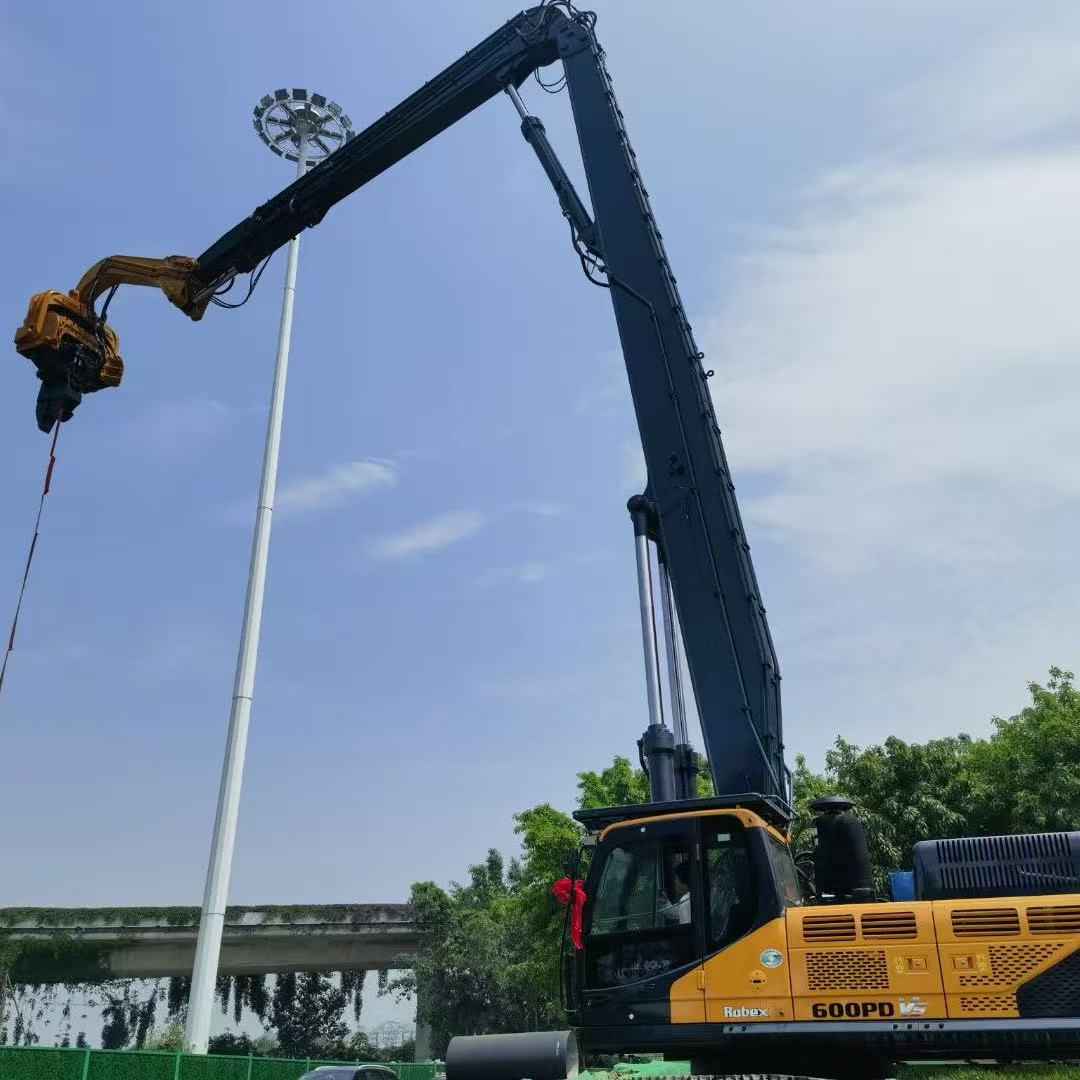 Экскаватор HD600, усиленная стрела для забивки свай, для строительства фундаментов.