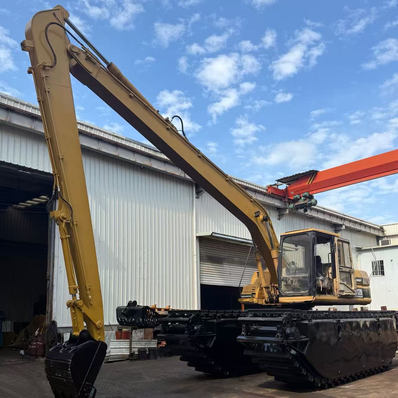 Амфибийный экскаватор-понтонный экскаватор CAT312 – максимальная эффективность при восстановлении водно-болотных угодий и проведении дноуглубительных работ в экологических целях.