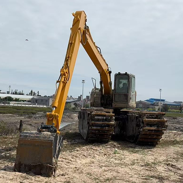 PC128 Export-Model Amphibious Excavator with Long-Reach Boom Configuration